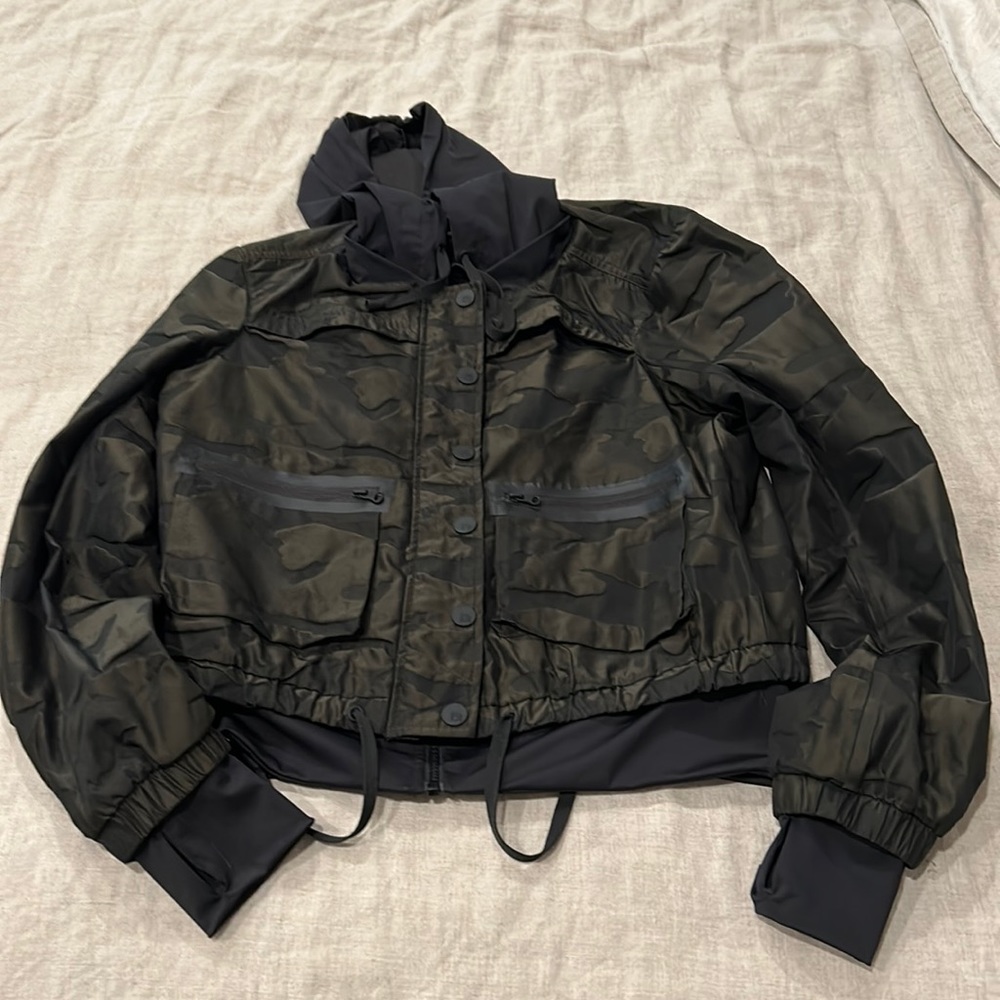 Camp jacket with hood
